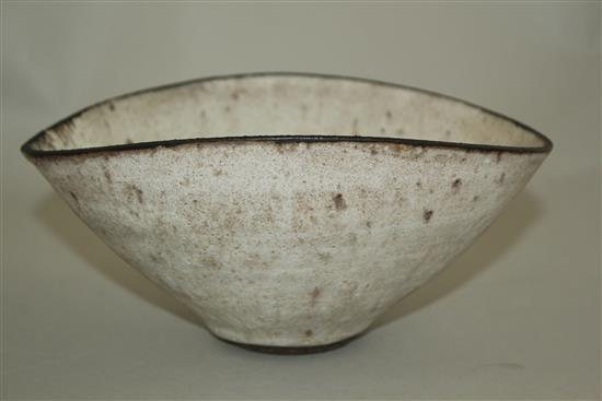 Dame Lucie Rie D.B.E. (1902-1995). A stoneware elliptical bowl, 20cm across, firing imperfection to one side